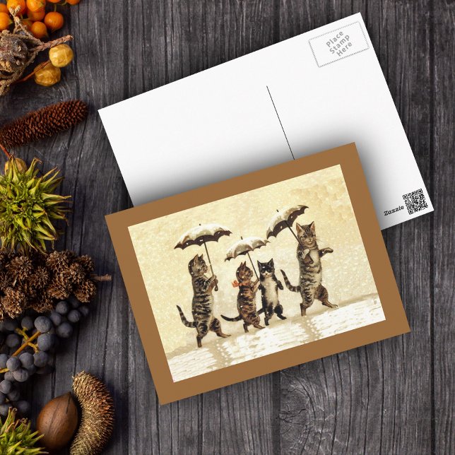 Vintage Katzen Schnee Postkarte (Four cats walking upright with umbrellas in snow on yellow with brown border postcard.)
