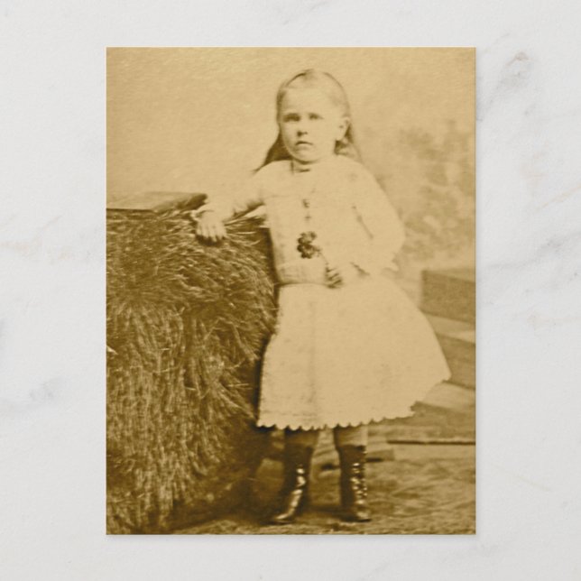 Vintage Kinderportraits - Mädchen in Spitzenschuhe Postkarte (Vorderseite)