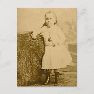 Vintage Kinderporträts -Mädchen in Schnürstiefeln Postkarte