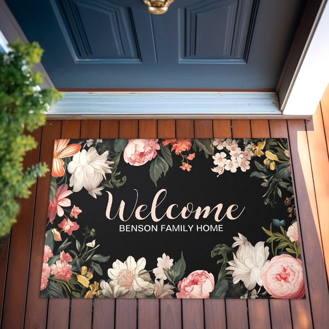 Vintage klassische Blüte auf schwarzem Familiennam Fußmatte (Vintage Classic Floral on Black Family Name Doormat)