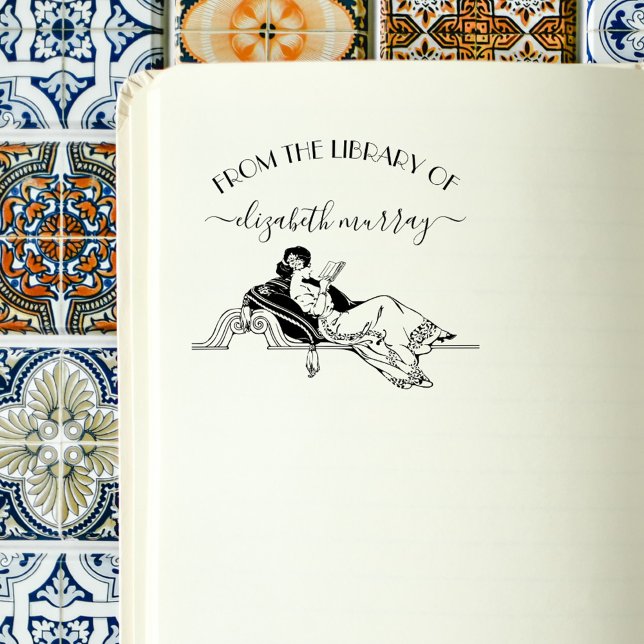 Vintage Lektüre eines Klassikbuchs Gummistempel (Elegant Script Vintage Reading Woman From The Library Of Custom Books Stamp )