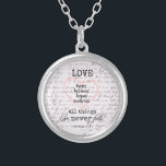 Vintage Liebe Bibel Verse Versilberte Kette<br><div class="desc">Geschenke der Vintagen Liebe Bible Verse. Schwarz-Weiß-Leinwand mit wunderschönem antiken Handschriftenhintergrund,  mit dem Bibelvers über die Liebe aus Korinthen. Liebe erweckt,  glaubt,  hofft,  hält alles an. Liebe Versage nie. Weitere Informationen finden Sie in unserem Shop,  Christliche Zitate. Link unten:</div>