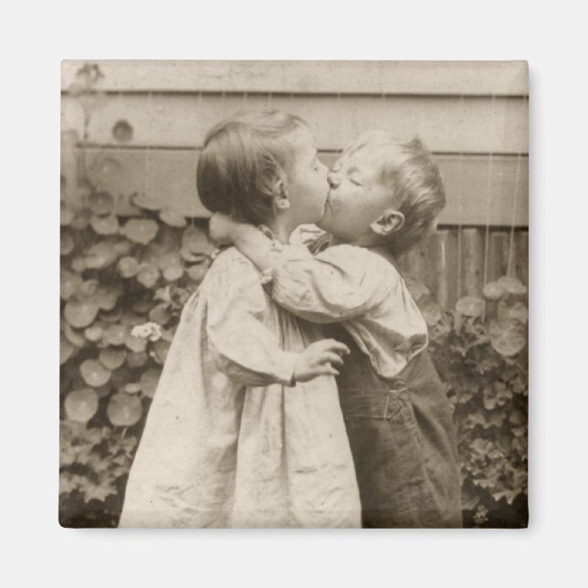 Vintage Liebe Foto Kinder Küssen im Garten Magnet (Vorne)