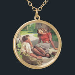 Vintage Liebe und Romantik, Schulliebe Vergoldete Kette<br><div class="desc">Vintage Illustrations-Liebe und Romantik-Design mit einem niedlichen jungen Paar,  das in der Schule flirtet. Die Teenager sitzen mit ihren Lehrbüchern auf einigen Stufen im Schatten des Baumcampus.</div>