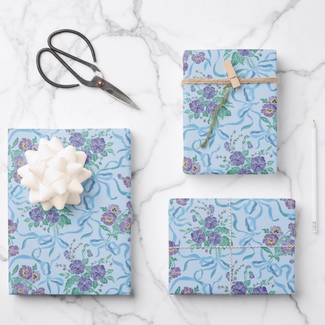 Vintage Lila Stiefmütterchen Ribbons Light Blue Geschenkpapier Set (Vorderseite)