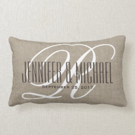 Vintage Linenschminke mit weißer Monogramm Lendenkissen