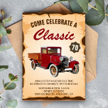 Vintage LKW-Meilenstein Geburtstagsparty Einladung<br><div class="desc">Die Vintage Geburtstagsparty lädt Sie mit einem Vintagen LKW und Retro-Typografie vor Pergament-Hintergrund ein. Fügen Sie einfach Ihre Veranstaltungsdetails zu dieser einfach zu bedienenden Vorlage hinzu,  um sie zu einer einmaligen Einladung zu machen. Dreh die Karte um eine rustikale Holzstruktur auf der Kartenrückseite zu zeigen.</div>