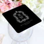 Vintage Monogramm-Wappen-Namen Schwarz-weiß Hochze Rechteckiger Pappuntersetzer<br><div class="desc">Dieses elegante Design zeichnet sich durch ein verziertes, Vintag inspiriert Wappen von Acanthus-Blätter aus, die zwei Monogramm-Initialen in einem offenen Serifen-Schriftart abrahmen, vertikal gestapelt und durch eine dünne horizontale Linie getrennt sind. Fügen Sie die Namen des Paares und das Trauungsdatum unten hinzu. Design und Text sind auf schwarzem Hintergrund weiß....</div>