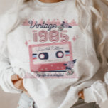 Vintage Musikkassette 1985 in limitierter Auflage Sweatshirt<br><div class="desc">Unser Retro Vintag Limited Edition Sweatshirt bringt Ihnen viel Positivität in Ihre Tage. Wählen Sie die Farbe,  die die besten Anzüge Sie und kaufen Sie eine,  um sich selbst tragen oder geben Sie einem Lieben für ihren Geburtstag,  als Weihnachtsgeschenk von nur,  um zu sagen,  wie viel Sie sich kümmern!</div>