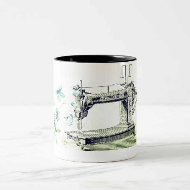 Vintage Nähmaschine und Blume Zweifarbige Tasse (Mittel)