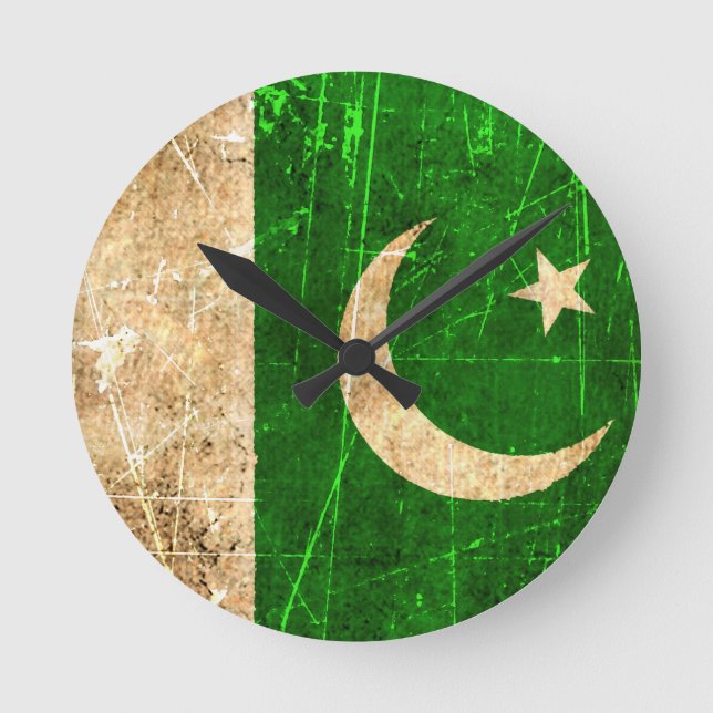 Vintage pakistanische Flagge gekratzt und abgenutz Runde Wanduhr (Vorderseite)