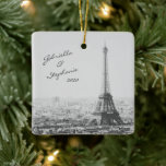 Vintage Paris Eiffel Tower Black White Foto Name Keramikornament<br><div class="desc">This beautiful ornament feature a birds-eye view vintage black and white travel foto of the Eiffel Tower and Paris France. Personalize it with your name(n). Great gift idea!</div>
