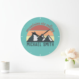 Vintage Pastell Berge rufen Monogramm Himmel Große Wanduhr