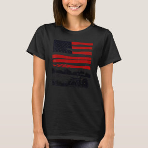 Vintage patriotischer Traktor auf einer Farm Amer T-Shirt