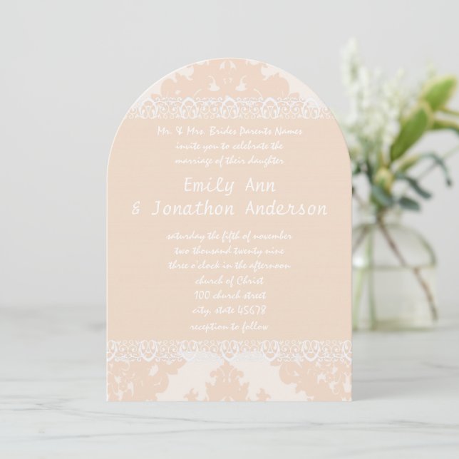 Vintage Peach Damask Monogramme Mariage Invitation (Debout devant)