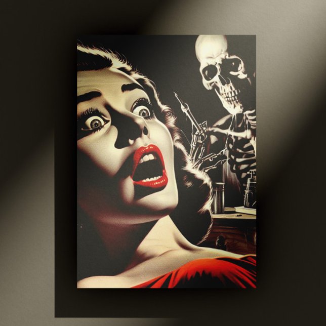 Vintage-Pulp-Horror-Frau Postkarte (Von Creator hochgeladen)