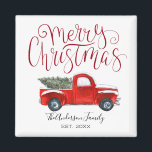 Vintage Red Truck Christmas Magnet<br><div class="desc">Zeigen Sie Ihre Liebe für Ihre Familie mit diesem individuellen Weihnachtsmagneten, zeigen Sie Ihren Familiennamen und das etablierte Jahr oder das besondere Datum. Fügen Sie diesem Design Ihre benutzerdefinierte Formulierung hinzu, indem Sie die "Diese Vorlage bearbeiten"-Felder auf der rechten Seite des Elements verwenden, oder klicken Sie auf die blaue Schaltfläche...</div>