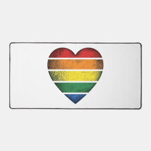 Vintage-Regenbogen-Herz-Stolz-Vektor-Shirt-Design_ Schreibtischunterlage