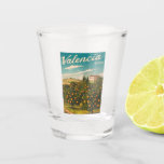 Vintage Reise Valencia Spanien Retro Landschaftlic Schnapsglas<br><div class="desc">Tauchen Sie ein in die sonnenverwöhnte Landschaft und die zeitlose Schönheit Valencias,  Spaniens,  mit diesem bezaubernden Retro-Reise-inspirierten Shot-Glas. Inmitten nostalgischer Farben und Vintagen Charmes empfängt Sie dieses Design in einer Retro-Ästhetik,  die an klassische Reiseplakate aus vergangenen Zeiten erinnert.</div>
