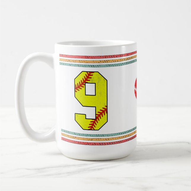Vintage Retro Softball Nummer 9 Varsity Kaffeetasse (Links)