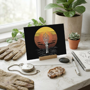 Vintage Retro Sonnenuntergang Skeletthand Hallowee Postkarte