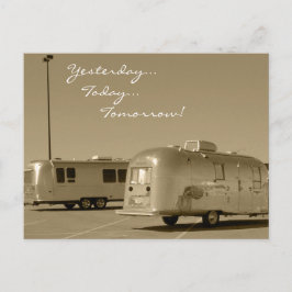 Vintage Retro Trailer Road Trip auf der Postkarte