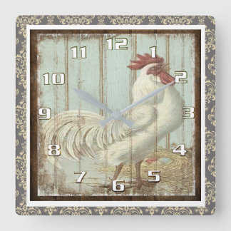 Vintage Rooster on a Rustic Wooden Board Ornate Quadratische Wanduhr