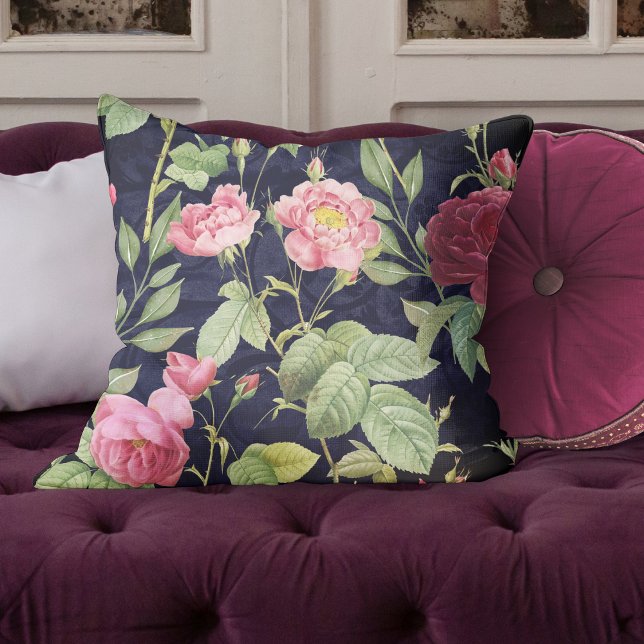 Vintage Rose auf dunkelblauem Velvet Kissen (Von Creator hochgeladen)