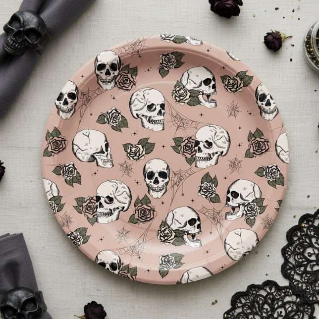 Vintage Rose Gothic Skulls und Rose Halloween Pappteller (Elegant Floral Skulls Halloween Bridal Shower Paper Plates in Rose Pink. Skull, Roses, Webs Pattern)
