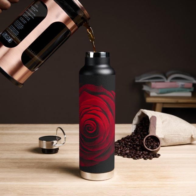 Vintage rote Rose auf schwarzem Hintergrund Trinkflasche (Kaffee)