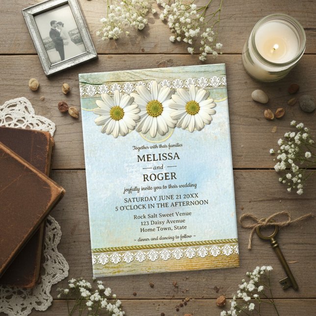 Vintage Rustic Floral Country Wedding Einladung (Wedding invitation featuring white daisies on a rustic painted background with wood and lace)