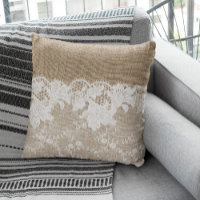 Vintage rustikale ländliche Beige und weiße Spitze