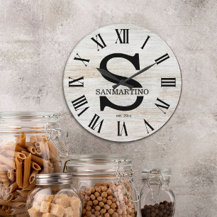 Vintage-rustikales Monogramm Familienname Große Wanduhr