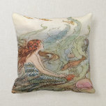 Vintage schöne Girly Meerjungfrau unter dem Meer Kissen<br><div class="desc">" Die Meerjungfrau" ist eine schöne Vintage Illustration der feenhaften Geschichte durch amerikanischen Buchillustrator,  Elenore Plaisted Abbott im Jahre 1922 digital retouched und auf diesem Einzelteil durch riverme angewendet. Vervollkommnen Sie für Ihren Strandhausdekor oder für Schlafzimmerdekor des Mädchens.</div>