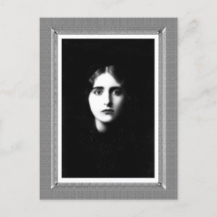 Vintage-Schönheit - Traurigkeit - in Schwarzweiß Postkarte