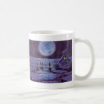 Vintage Science Fiction Erde Rover Außerirdischen  Kaffeetasse<br><div class="desc">Vintage Illustration futuristische Außerirdischen und Roboter Science Fiction Bild mit einem klassischen 50er Comic Buch Design. Retro-Sci-Fi-Design mit Alien-Astronauten auf einem fremden Planeten mit einem Raumfahrzeug,  Mondrover oder Mondrover und Blick auf die Erde und den Weltraum und winkend. Ein dunkler Himmel mit hellen Sternen und Planeten.</div>