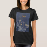 Vintage Science Fiction, Mondschneeplanet T-Shirt<br><div class="desc">Vintage Illustration futuristische Science Fiction Planeten und Weltraumbild. Ein 50er Retro-Sci-Fi-Comic Buch-Design mit einem fremden Planeten bedeckt mit Eis und Schnee in der Nacht mit einem Halbmond über den Bergen im Winter.</div>