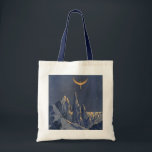 Vintage Science Fiction, Mondschneeplanet Tragetasche<br><div class="desc">Vintage Illustration futuristische Science Fiction Planeten und Weltraumbild. Ein 50er Retro-Sci-Fi-Comic Buch-Design mit einem fremden Planeten bedeckt mit Eis und Schnee in der Nacht mit einem Halbmond über den Bergen im Winter.</div>