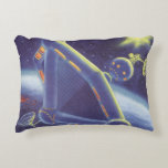 Vintage Science Fiction Orbit-Raumstation Dekokissen<br><div class="desc">Vintage Illustration futuristischen Weltraum und Planeten Science Fiction Bild. Eine Raumstation,  die sich um einen Planeten oder Mond umkreist und in Zukunft eine helle Sonne am Himmel strahlt. Ein klassischer 50er Retro-Sci-Fi-Comic Buch Design.</div>