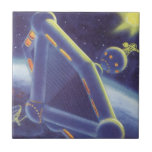 Vintage Science Fiction Orbit-Raumstation Fliese<br><div class="desc">Vintage Illustration futuristischen Weltraum und Planeten Science Fiction Bild. Eine Raumstation,  die sich um einen Planeten oder Mond umkreist und in Zukunft eine helle Sonne am Himmel strahlt. Ein klassischer 50er Retro-Sci-Fi-Comic Buch Design.</div>