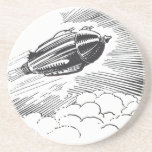 Vintage Science Fiction Raumschiff-Rakete in Wolke Sandstein Untersetzer<br><div class="desc">Vintage Illustration futuristische Viktorianische Science Fiction Transport Bild. Ein Raumschiff,  das durch die Wolken am Himmel fliegt. Ein klassischer 50er Retro-Comic Buch sci fi Design der Zukunft.</div>
