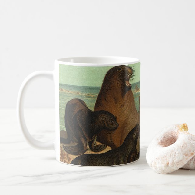 Vintage Seelöwen am Strand, Meerestiere Kaffeetasse (Mit Donut)