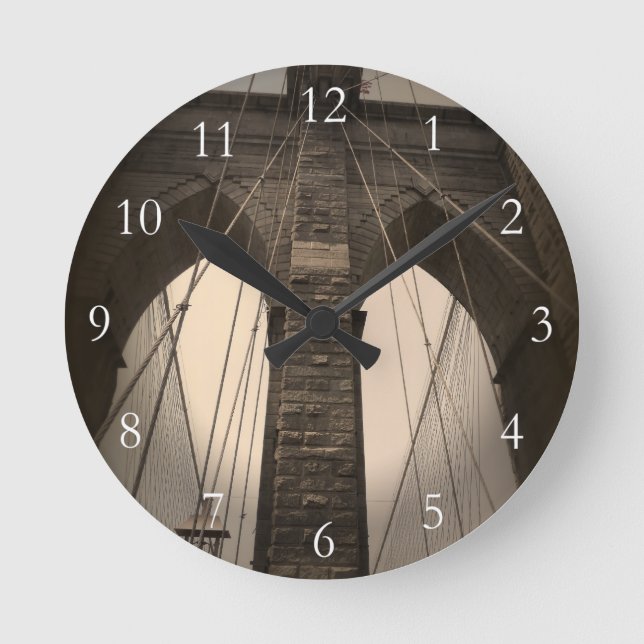 Vintage Sepia Brooklyn Bridge Runde Wanduhr (Vorderseite)