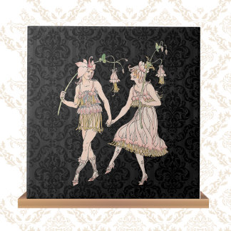 Vintage Shakespeare's Garden Women on Black Damask Fliese