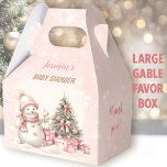 Vintage Snowman Christmas Girl Baby Dusche Groß Geschenkschachtel<br><div class="desc">Niedliche Weihnachts-Girl-Baby-Dusche große Gable Gevor-Box mit einem schönen Schneemann,  Weihnachtsbaum mit Geschenken und Schnee in rot mit Vintagen Farben. Sie können aus 3 Größen dieser Gable-Vorzugboxen wählen - Kate Eden Art</div>