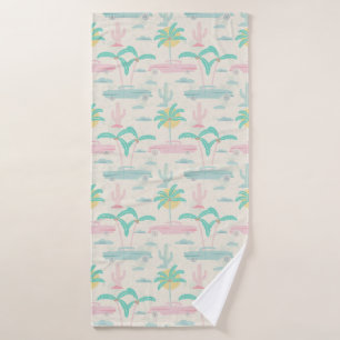 Vintage Summer day under palms with nostalgic cars Badehandtuch