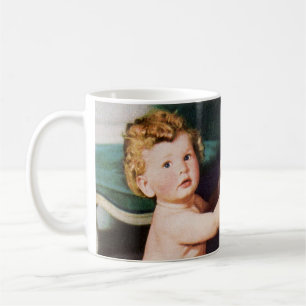 Vintage Süßes Kleinkind spielt mit Kleiderschrank Kaffeetasse