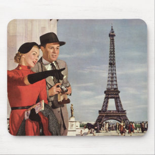 Vintage Touristen, die im Pariser Eiffelturm reise Mousepad