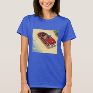 Vintage-Transport, rotes Cabrio Auto am Strand T-Shirt