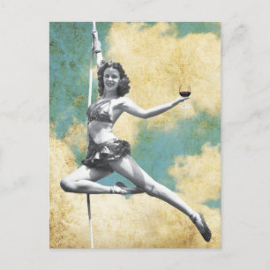 Vintage Trapezfrau mit Wein Postkarte